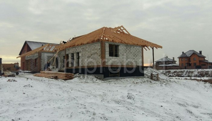 Великий одноповерховий котедж біля озера в Крюковщині