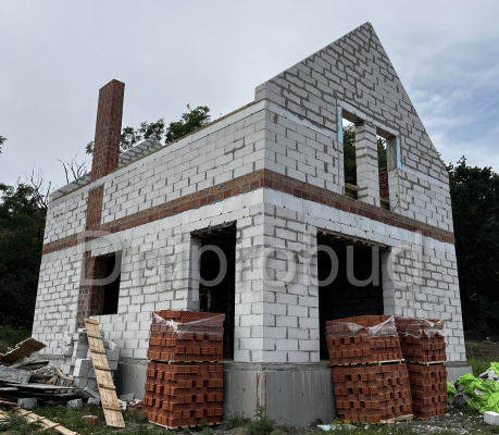 Мансардний будинок на Яснополянській