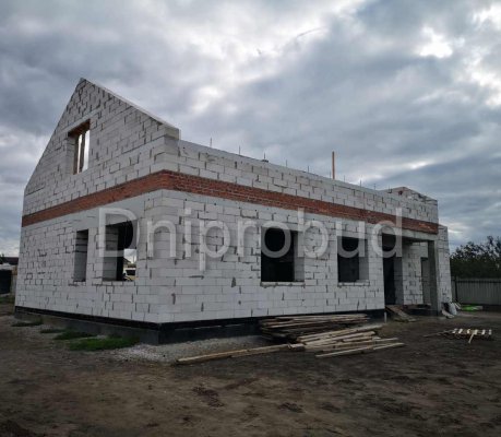 Будинок мансардного типу в с. Братське (вул. Калинова)