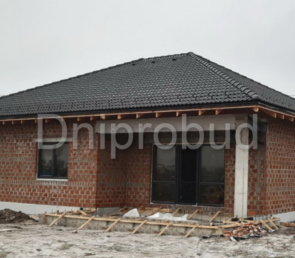 Невеликий котедж в класичному стилі у с. Осещина (Міжріччя 1)