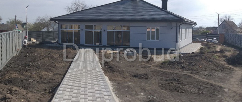 Великий одноповерховий котедж в смт Ставище Київської області