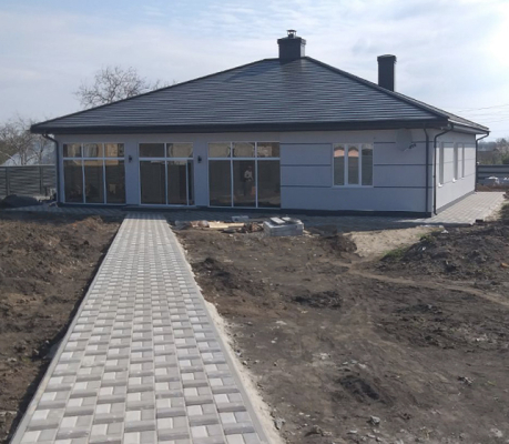 Великий одноповерховий котедж в смт Ставище Київської області