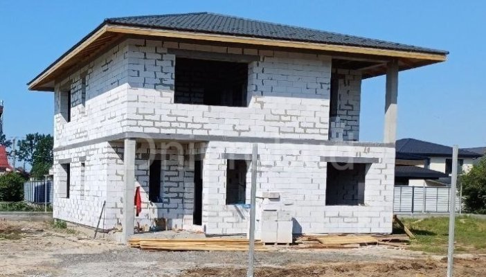 Будинок з терасою у с. Святопетрівське