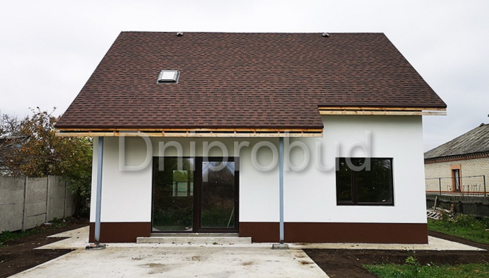 Невеликий будинок мансардного типу в м. Підгородне