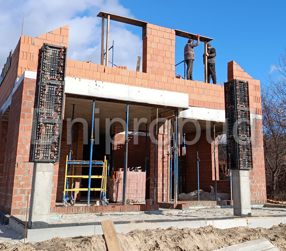 Двухэтажный дом в с. Белогородка (2)