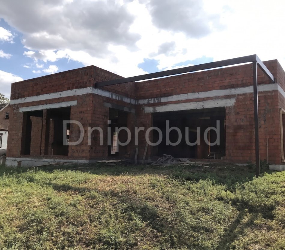 Одноповерховий будинок з плоскою покрівлею на Соколі (вул. Єреванська)
