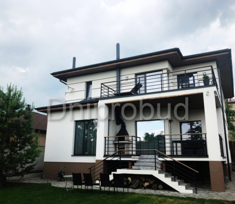 Современный дом с цокольным этажом на ул. Сечевых Стрельцов