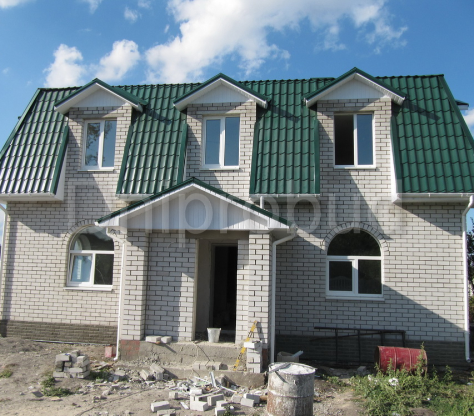 Компактний котедж з високою аттиковою стіною в с. Любимівка (G)