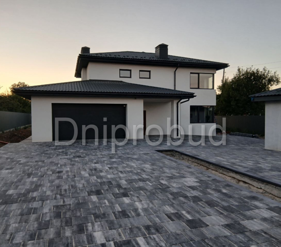 Двухэтажный дом с беседкой, баней и бассейном в г. Лубны