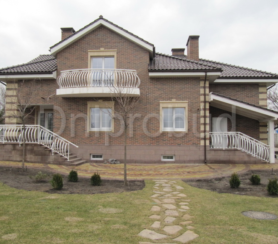 Класичний будинок мансардного типу в Обухівці (вул. Чапаєва)