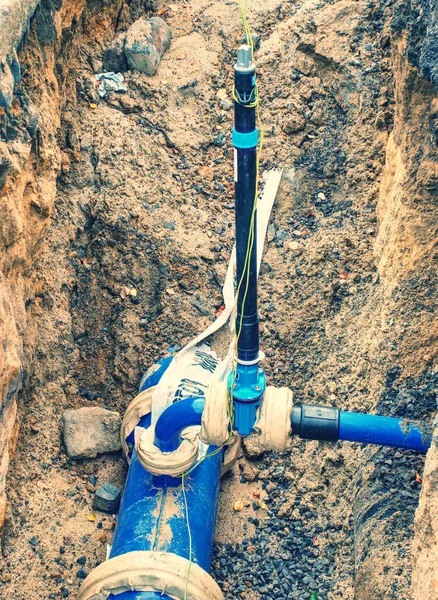 Как провести воду в дом